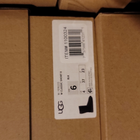 🎁UGG Ladies’ Classic Short II Boot - Picture 13 of 16